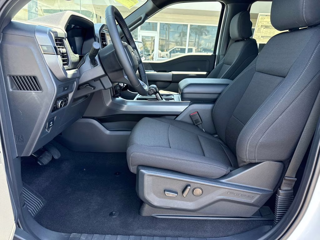 2026 Oxford White Ford F-150 XLT 4X4 Truck