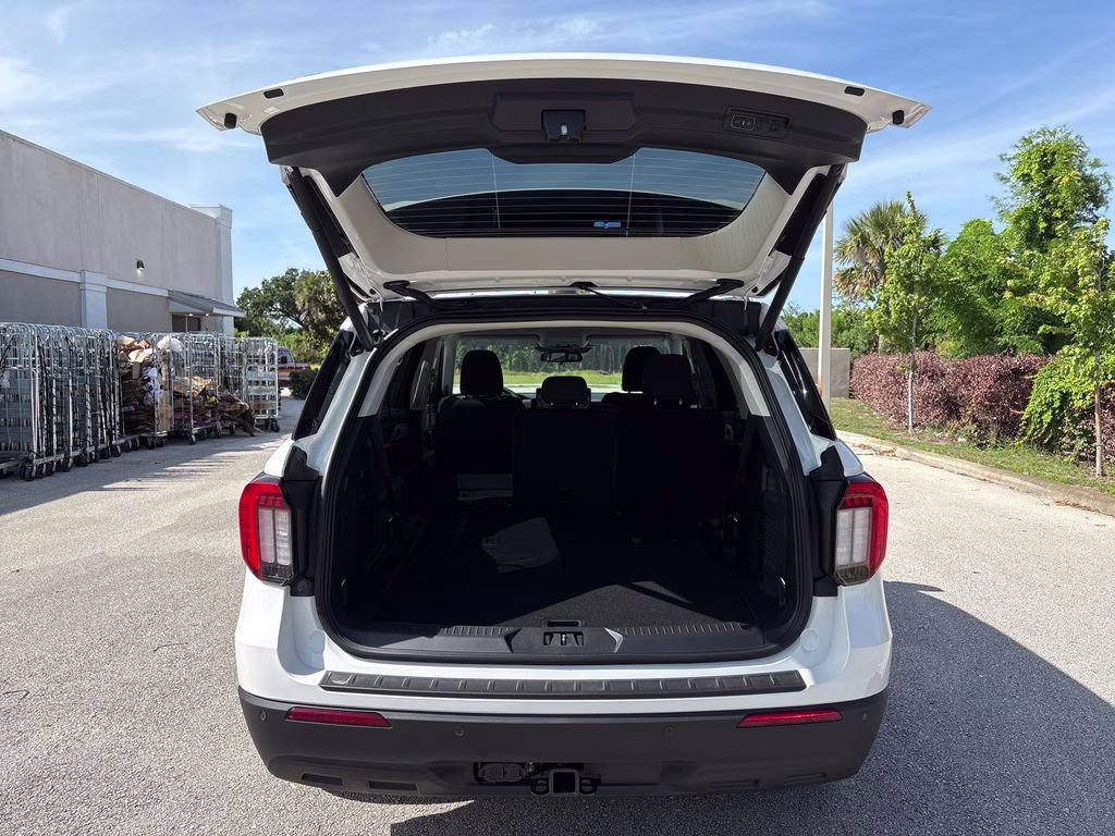 2026 Star White Metallic Tri-Coat Ford Explorer Active RWD SUV