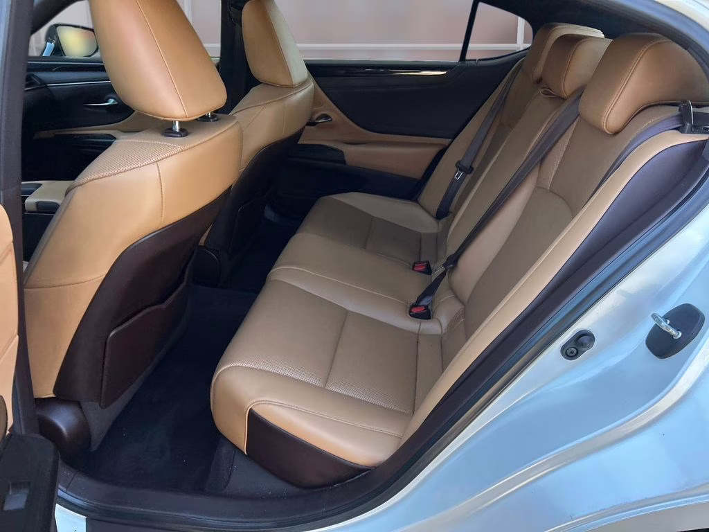 2020 White Pearl Lexus ES 350 FWD Sedan