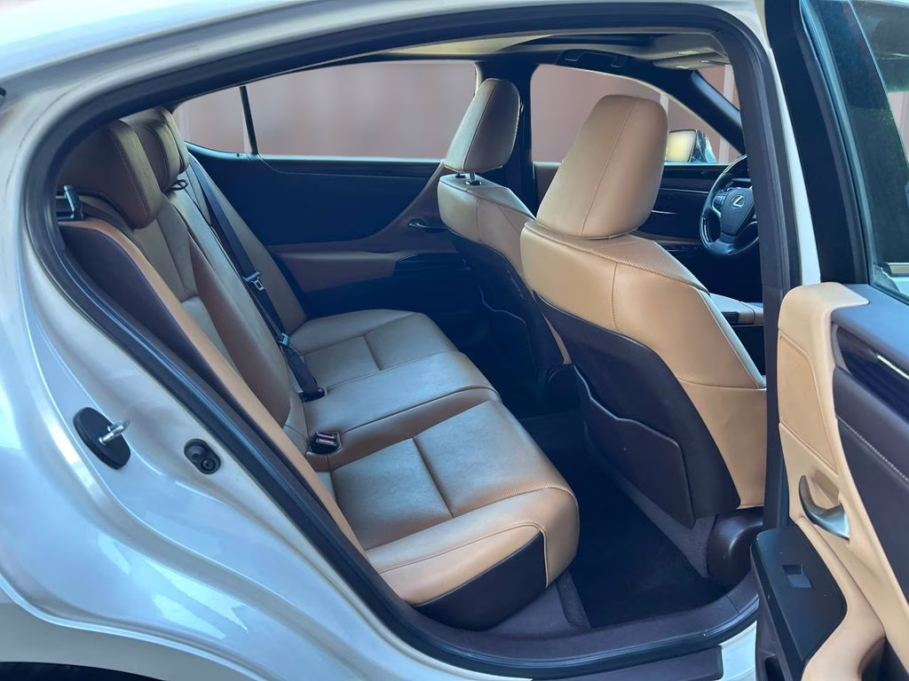 2020 White Pearl Lexus ES 350 FWD Sedan