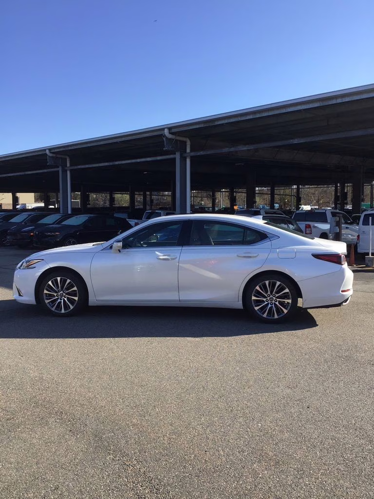 2020 White Pearl Lexus ES 350 FWD Sedan