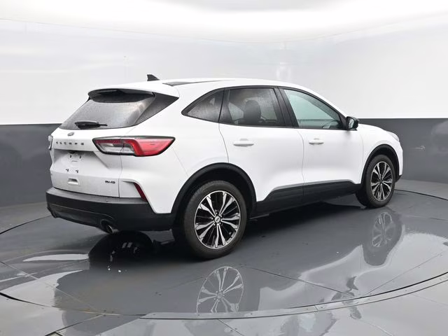 2022 Oxford White Ford Escape SE AWD SUV