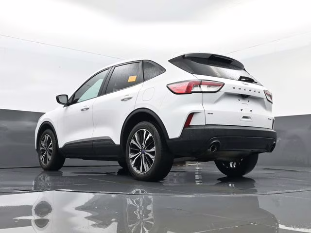 2022 Oxford White Ford Escape SE AWD SUV