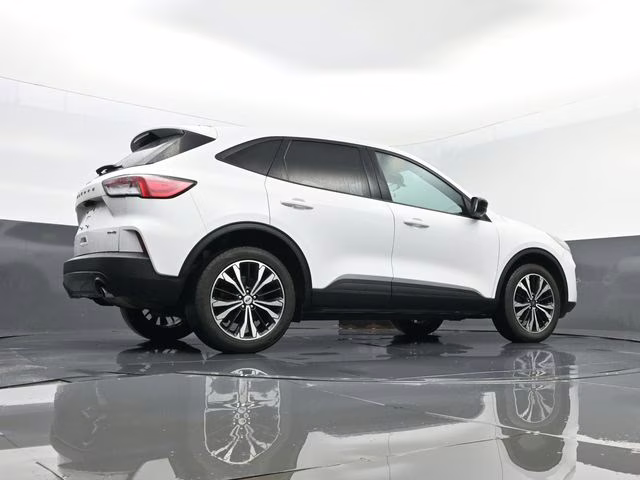 2022 Oxford White Ford Escape SE AWD SUV