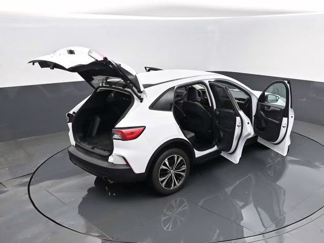 2022 Oxford White Ford Escape SE AWD SUV