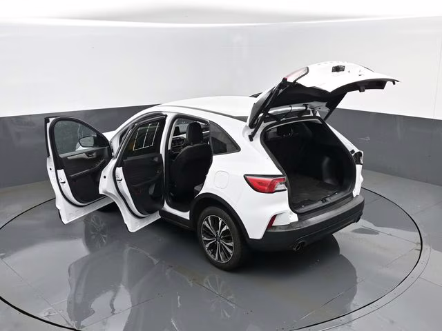 2022 Oxford White Ford Escape SE AWD SUV