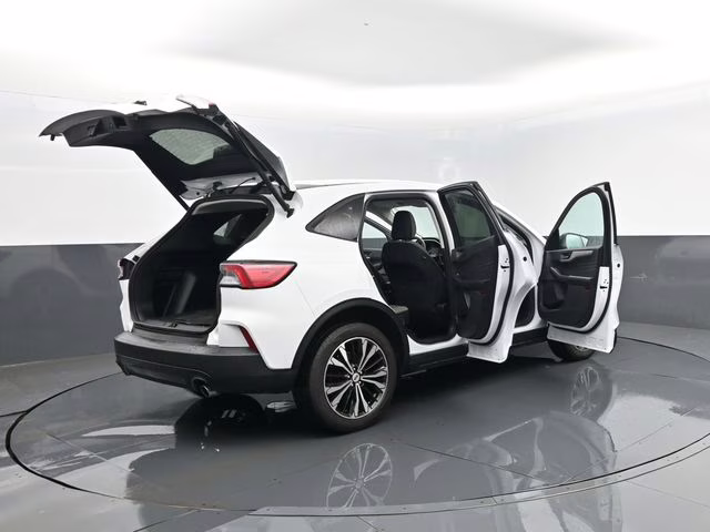 2022 Oxford White Ford Escape SE AWD SUV