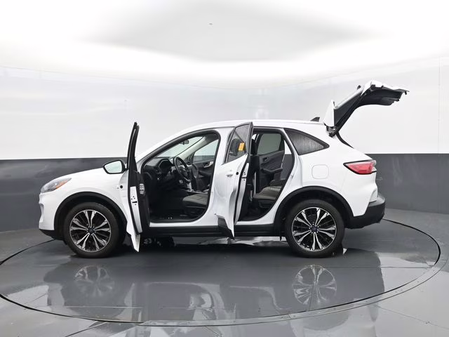 2022 Oxford White Ford Escape SE AWD SUV