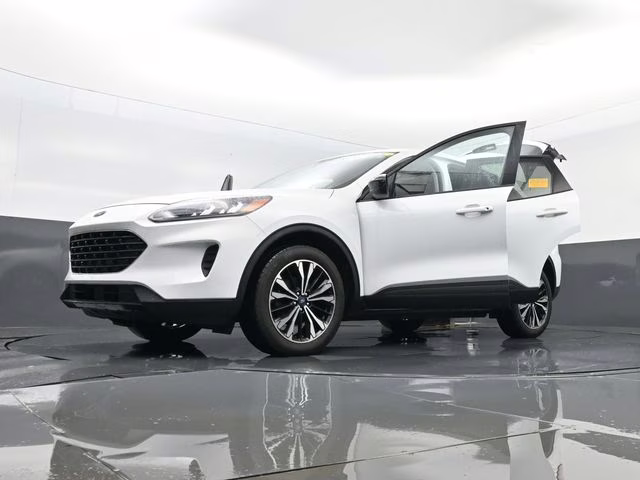 2022 Oxford White Ford Escape SE AWD SUV