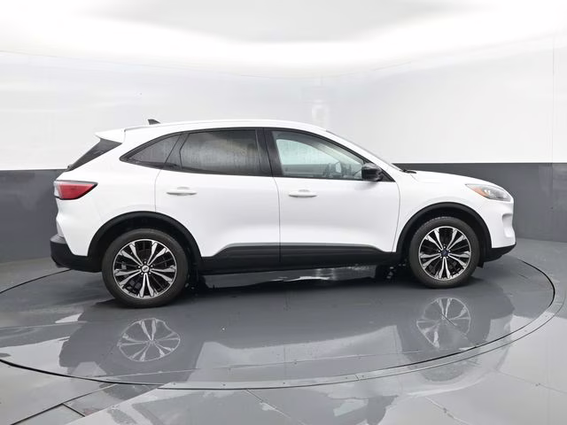 2022 Oxford White Ford Escape SE AWD SUV