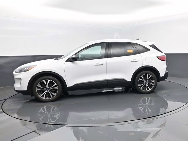 2022 Oxford White Ford Escape SE AWD SUV