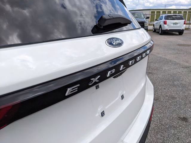 2026 Star White Metallic Tri-Coat Ford Explorer Active RWD SUV
