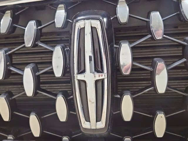 2023 Pristine White Metallic Tri-Coat Lincoln Corsair Reserve AWD SUV