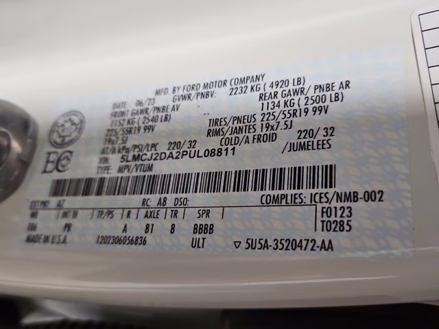 2023 Pristine White Metallic Tri-Coat Lincoln Corsair Reserve AWD SUV
