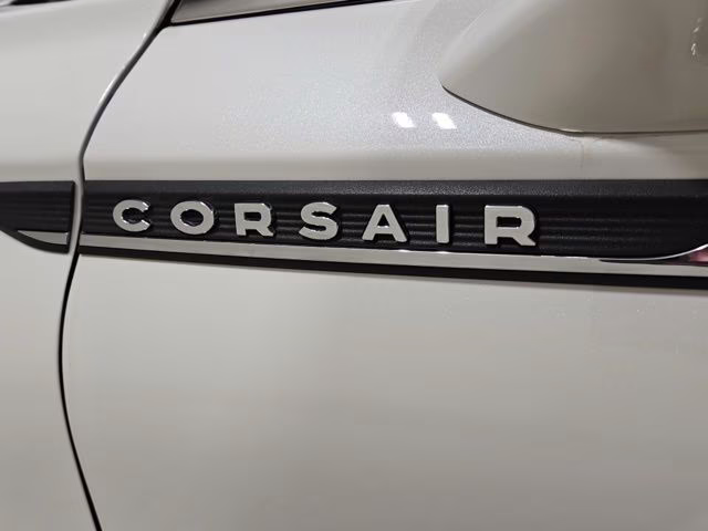 2023 Pristine White Metallic Tri-Coat Lincoln Corsair Reserve AWD SUV
