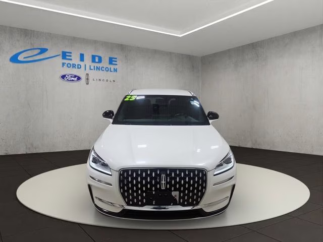 2023 Pristine White Metallic Tri-Coat Lincoln Corsair Reserve AWD SUV