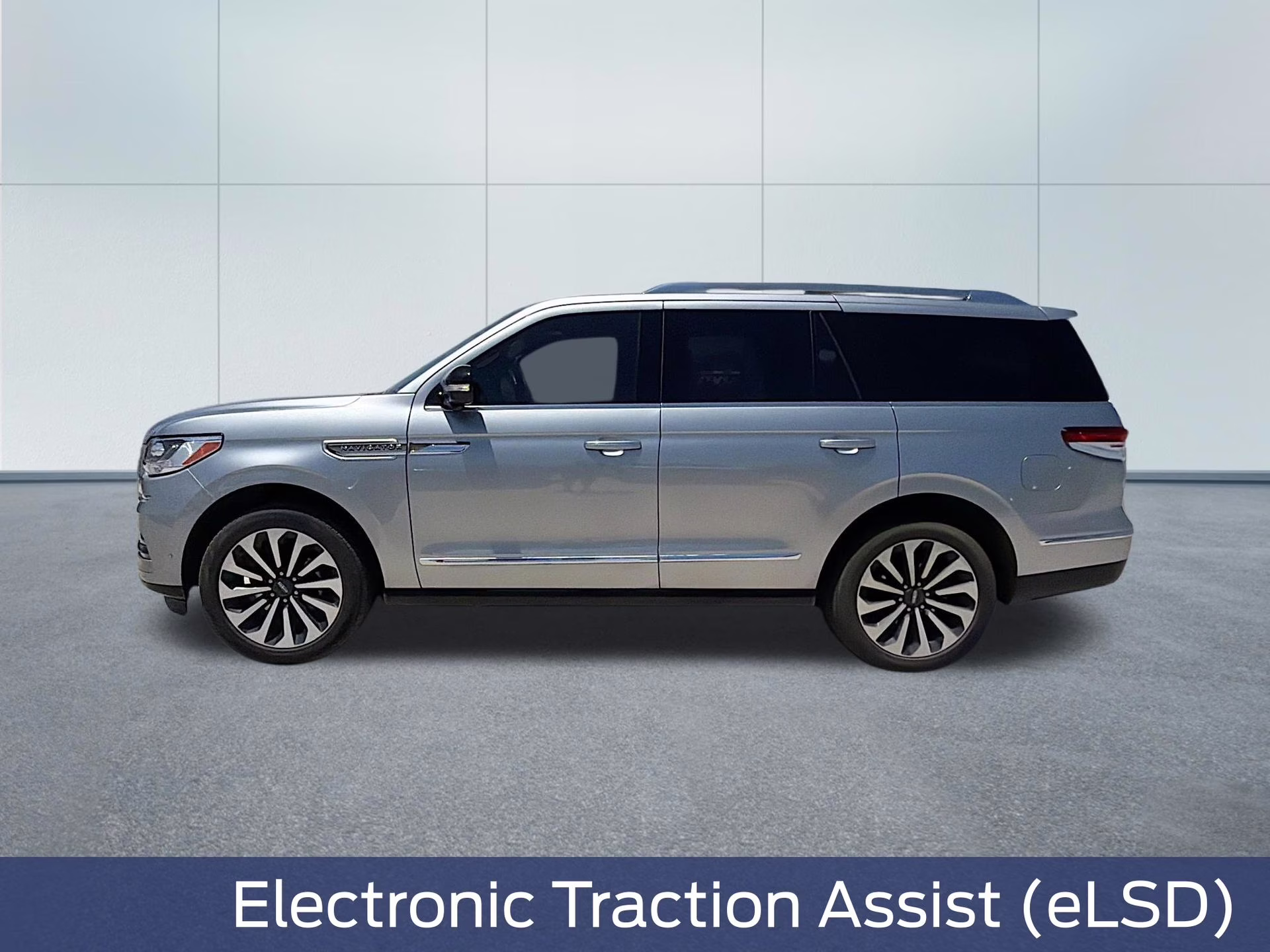2024 Diamond Red Metallic Tinted Clearcoat Lincoln Navigator Reserve 4X4 SUV