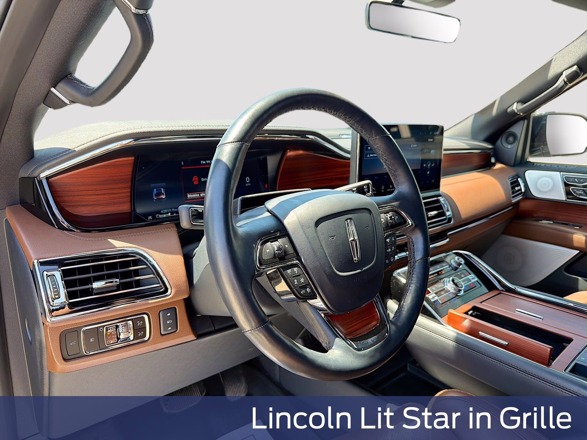 2024 Diamond Red Metallic Tinted Clearcoat Lincoln Navigator Reserve 4X4 SUV