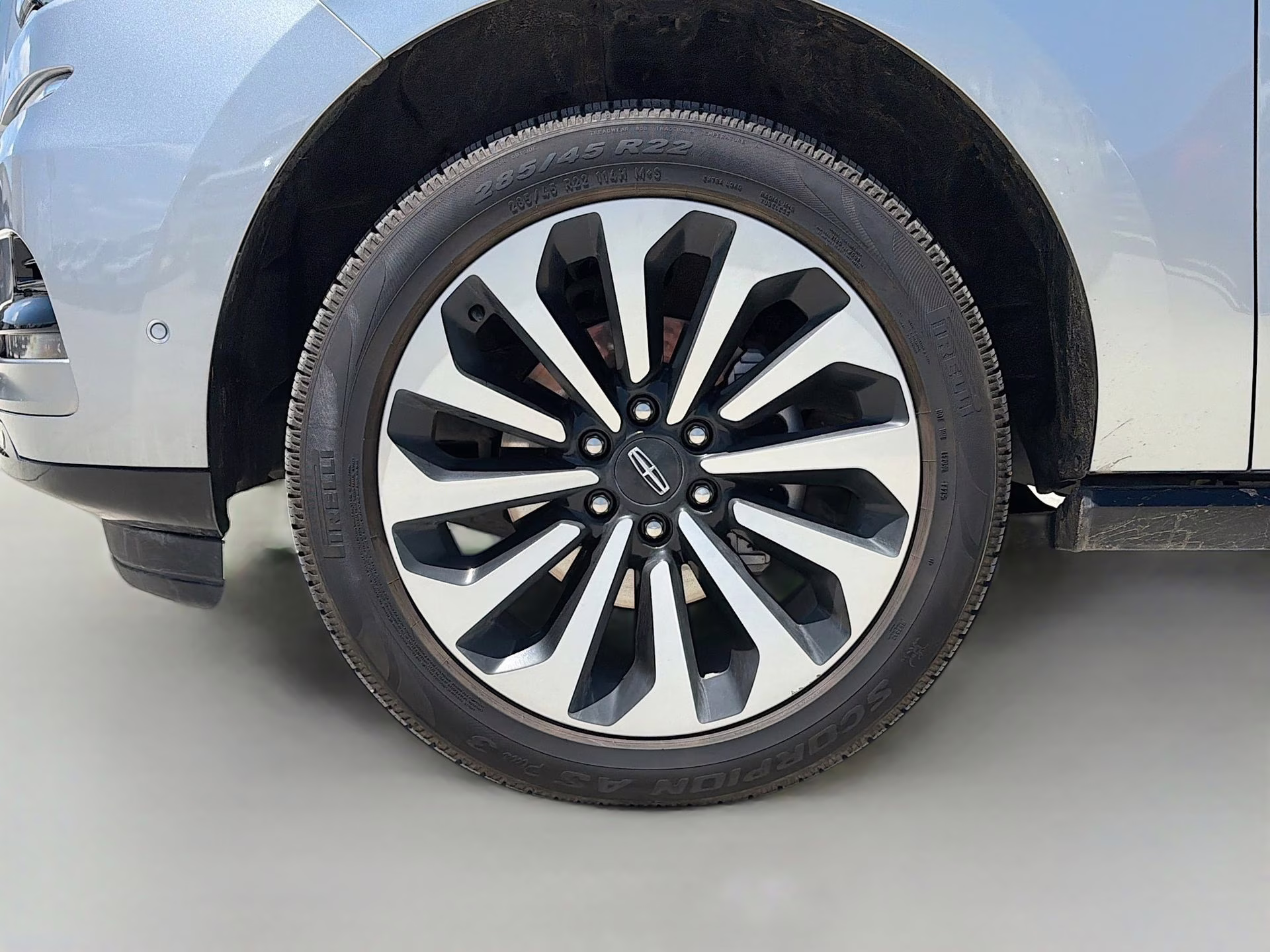 2024 Diamond Red Metallic Tinted Clearcoat Lincoln Navigator Reserve 4X4 SUV
