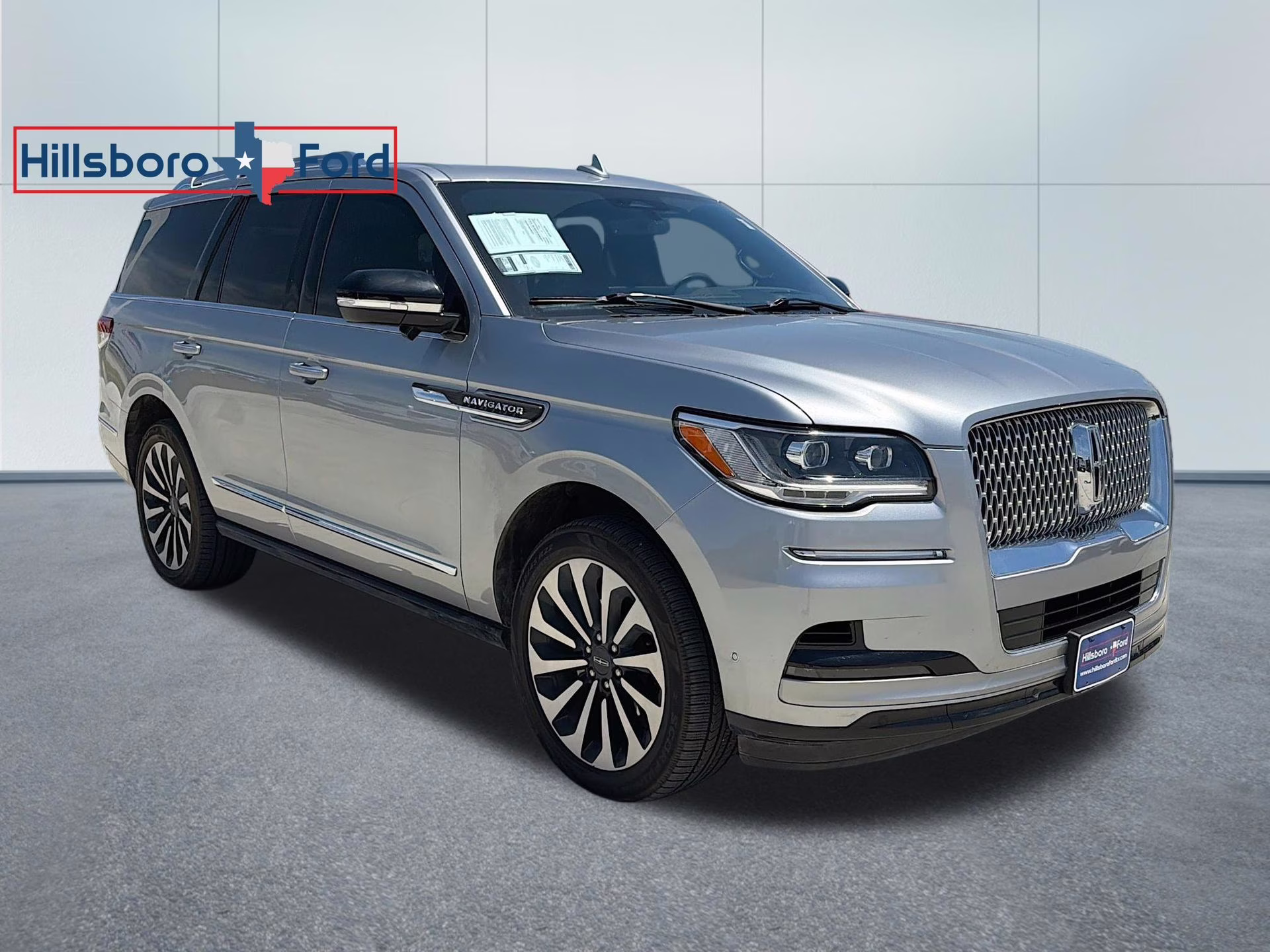 2024 Diamond Red Metallic Tinted Clearcoat Lincoln Navigator Reserve 4X4 SUV