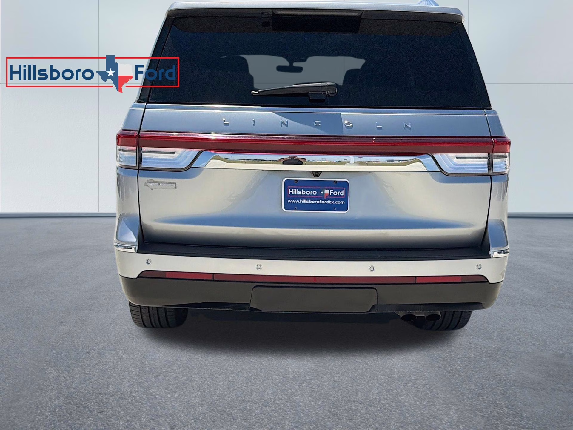 2024 Diamond Red Metallic Tinted Clearcoat Lincoln Navigator Reserve 4X4 SUV