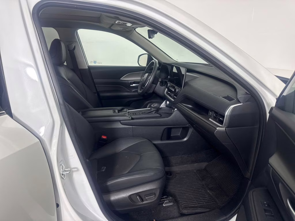 2024 Pearl Toyota Grand Highlander XLE AWD SUV