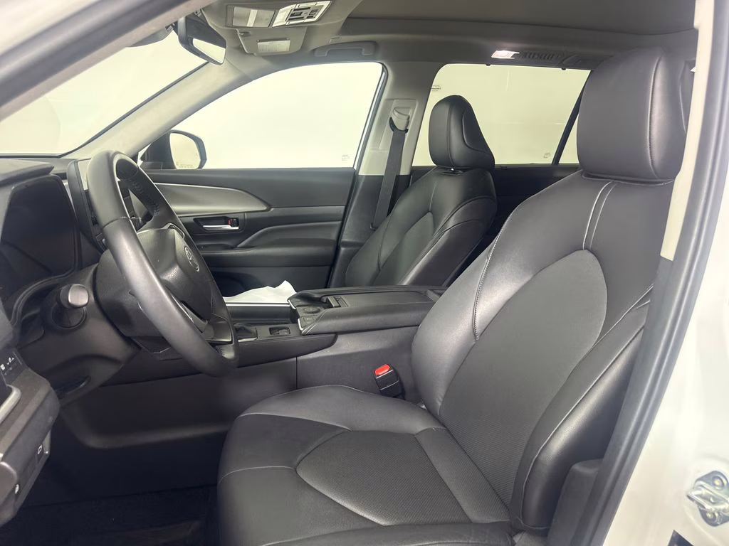 2024 Pearl Toyota Grand Highlander XLE AWD SUV