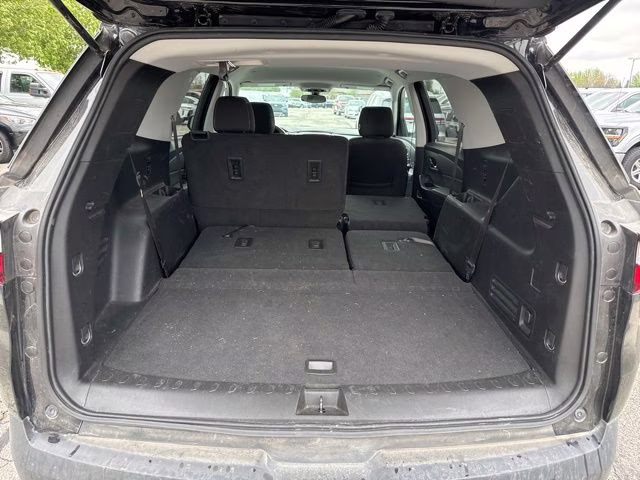 2020 Mosaic Black Metallic Chevrolet Traverse LS FWD SUV