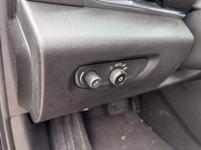 2020 Mosaic Black Metallic Chevrolet Traverse LS FWD SUV