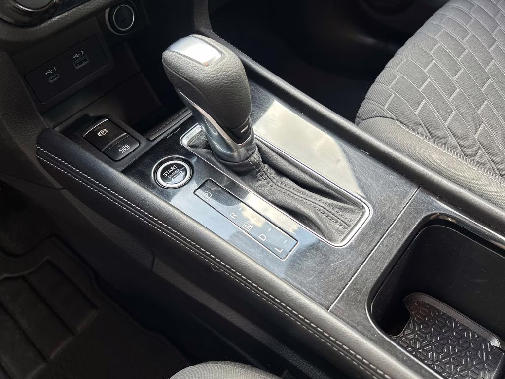 2021 Scarlet Ember Tintcoat/Super Black Nissan Kicks SV FWD SUV