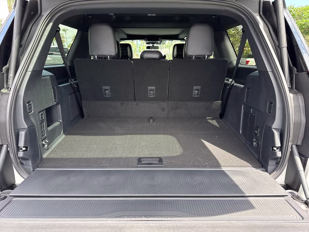 2026 Star White Metallic Tri-Coat Ford Expedition Max Platinum 4X4 SUV