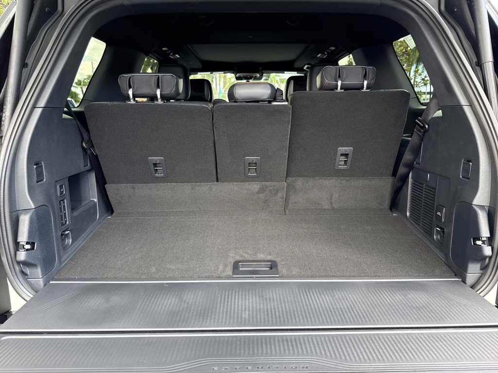 2026 Star White Metallic Tri-Coat Ford Expedition Tremor 4X4 SUV