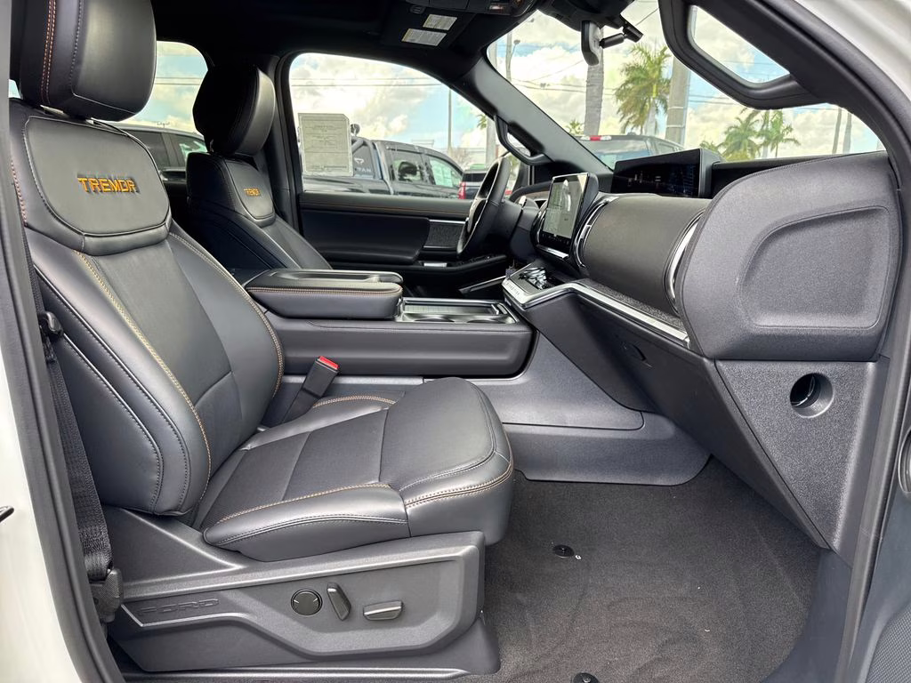 2026 Star White Metallic Tri-Coat Ford Expedition Tremor 4X4 SUV