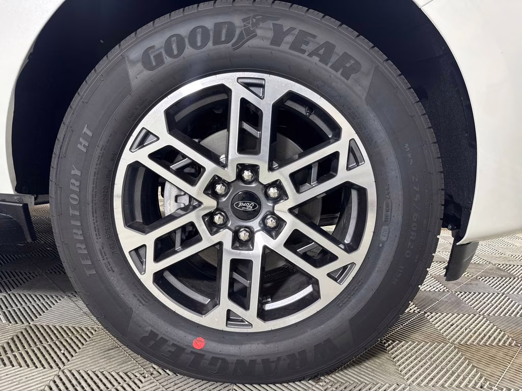 2026 Star White Metallic Tri-Coat Ford Expedition Active RWD SUV