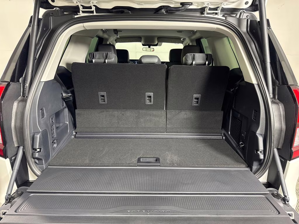 2026 Star White Metallic Tri-Coat Ford Expedition Active RWD SUV