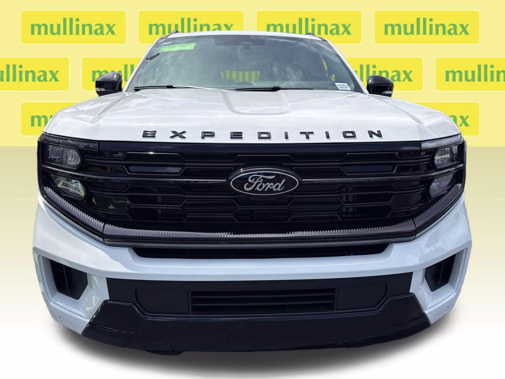 2026 Star White Metallic Tri-Coat Ford Expedition Max Platinum 4X4 SUV