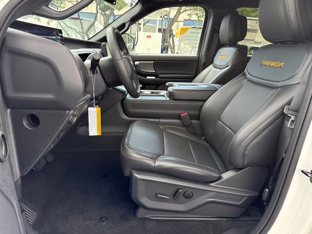 2026 Star White Metallic Tri-Coat Ford Expedition Tremor 4X4 SUV
