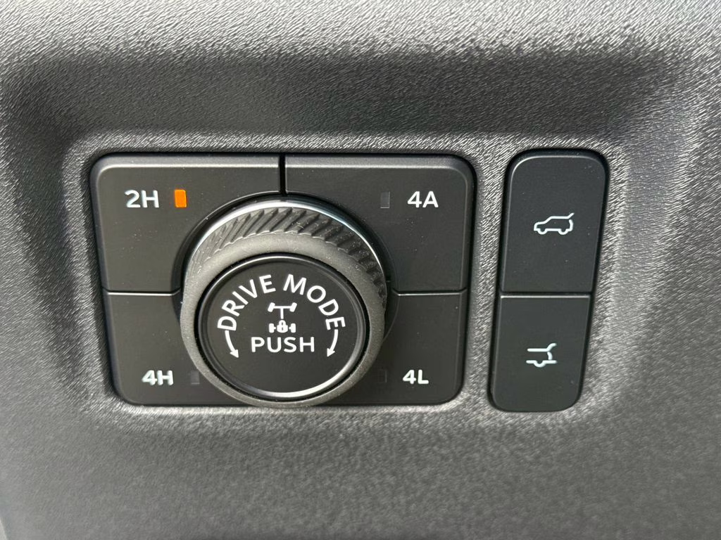2026 Star White Metallic Tri-Coat Ford Expedition Tremor 4X4 SUV