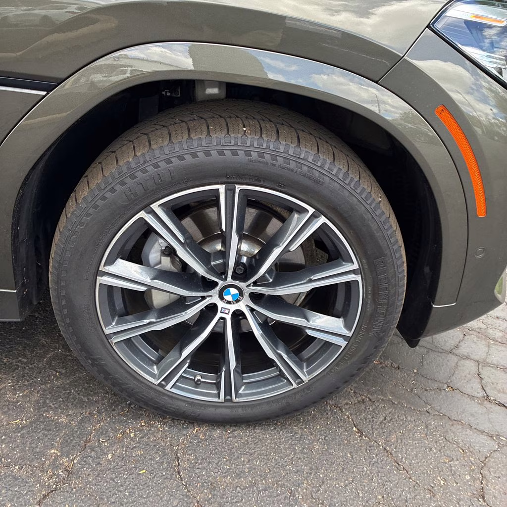 2023 Manhattan Green Metallic BMW X6 xDrive40i AWD SUV