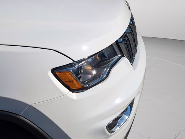 2019 Bright White Clearcoat Jeep Grand Cherokee Limited 4X4 SUV