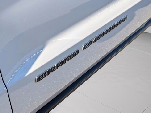 2019 Bright White Clearcoat Jeep Grand Cherokee Limited 4X4 SUV