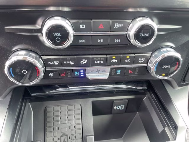 2026 Agate Black Metallic Ford Super Duty F-250 SRW LARIAT 4X4 Truck