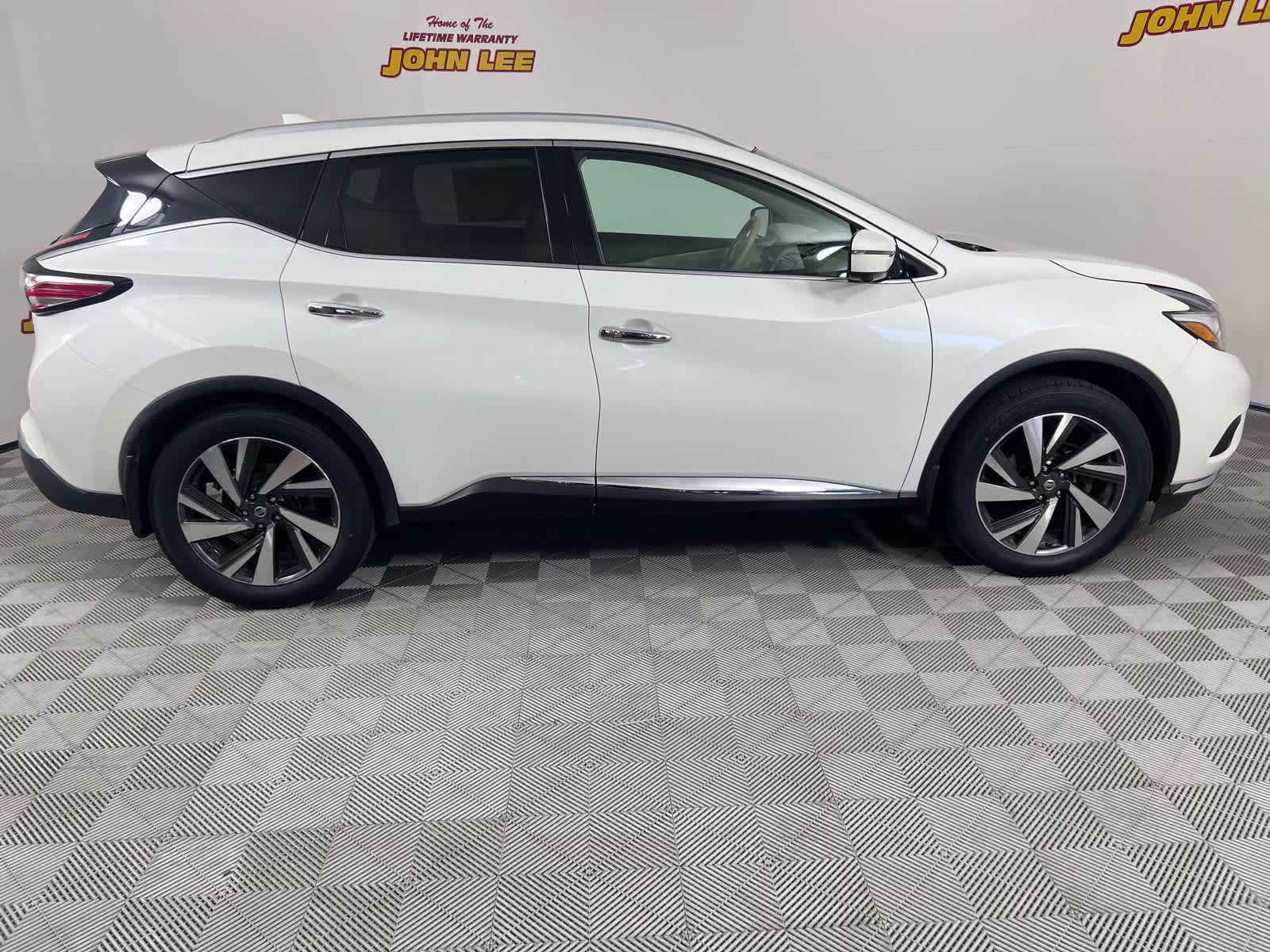 2018 Pearl White Nissan Murano Platinum FWD SUV