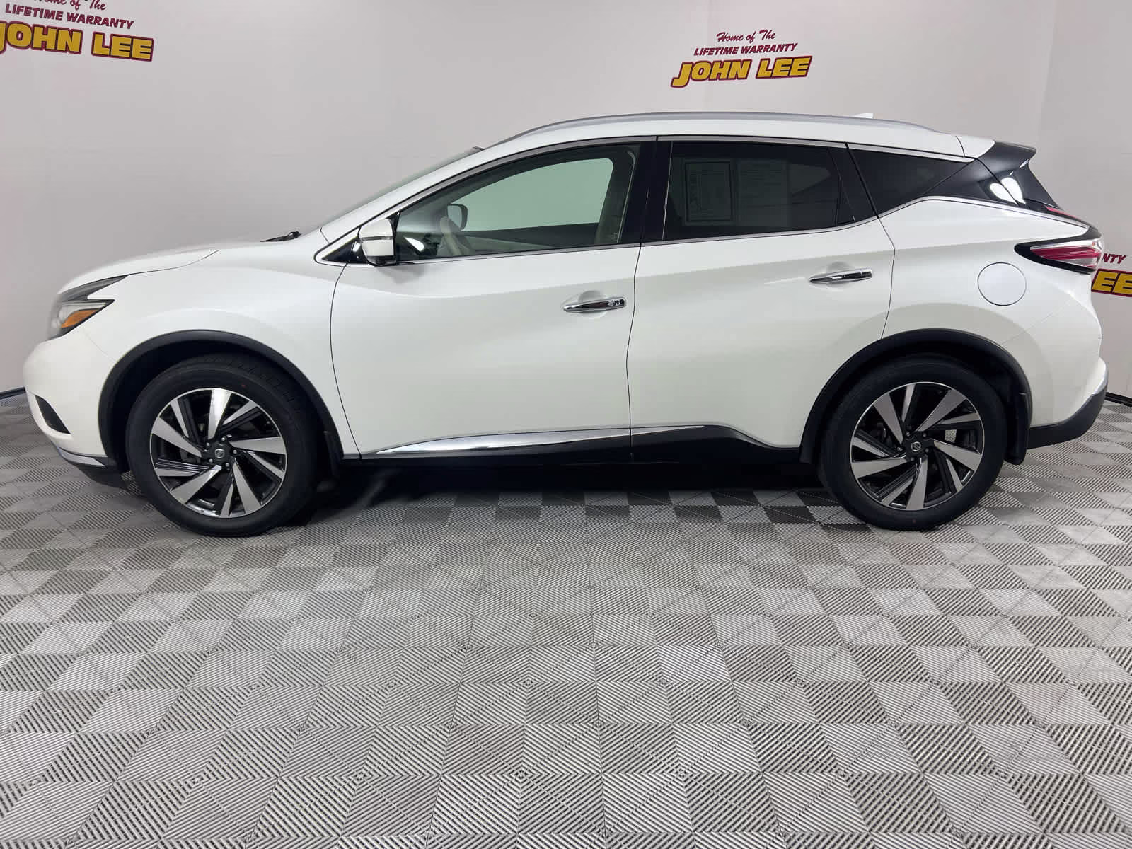 2018 Pearl White Nissan Murano Platinum FWD SUV