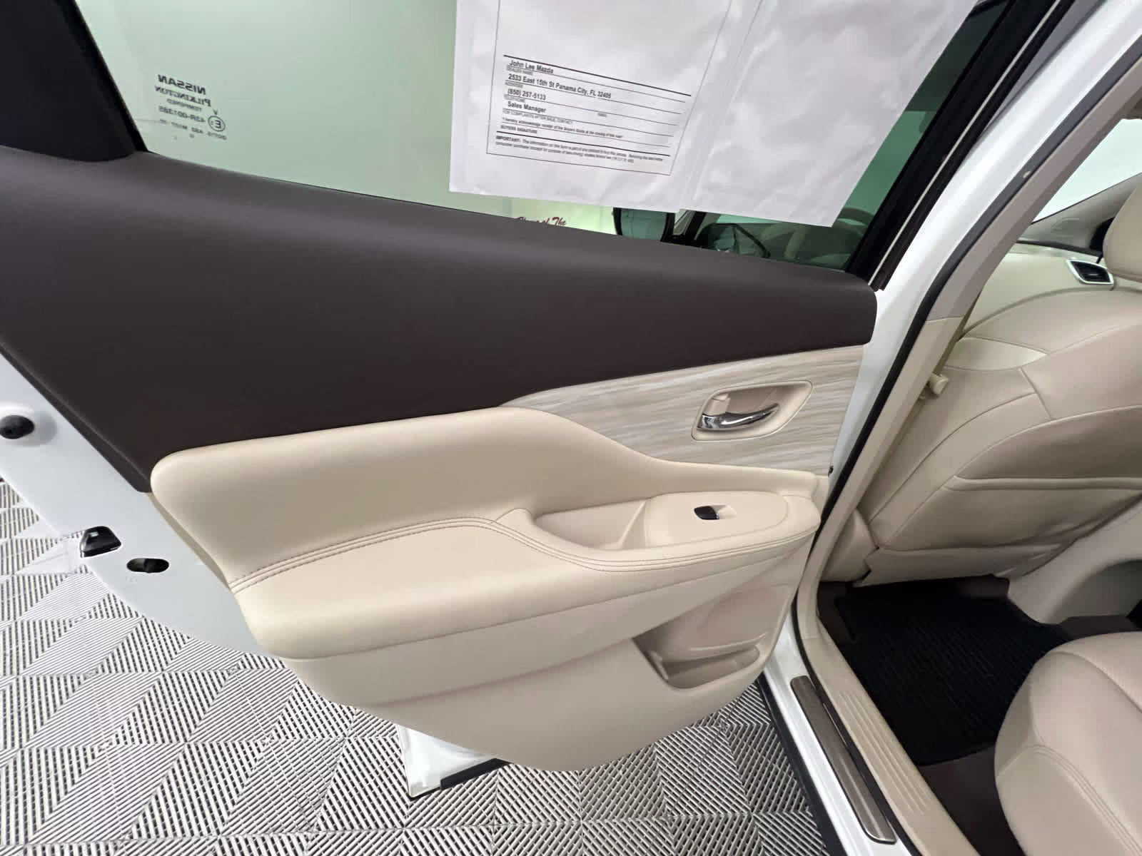 2018 Pearl White Nissan Murano Platinum FWD SUV