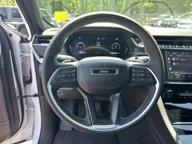 2024 Bright White Clearcoat Jeep Grand Cherokee Laredo RWD SUV