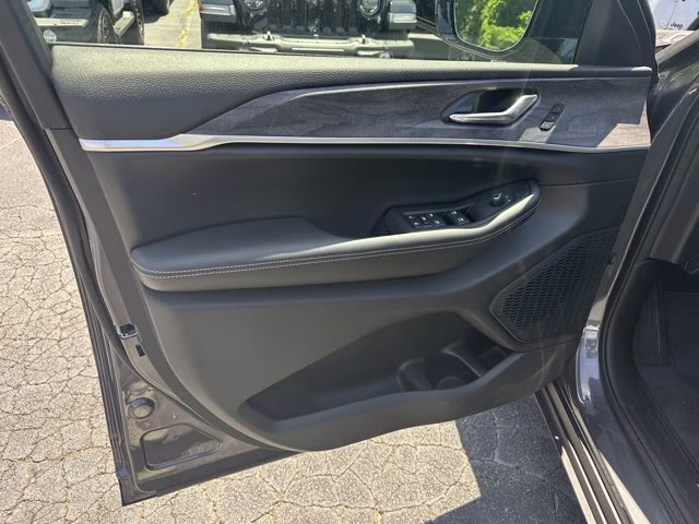 2025 Baltic Gray Metallic Clearcoat Jeep Grand Cherokee L Limited RWD SUV