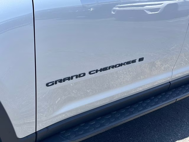 2025 Silver Zynith Jeep Grand Cherokee L Limited 4X4 SUV