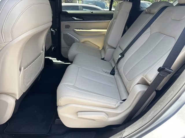 2025 Silver Zynith Jeep Grand Cherokee L Limited 4X4 SUV