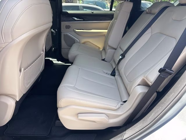 2025 Silver Zynith Jeep Grand Cherokee L Limited 4X4 SUV